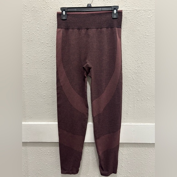 PINK Victoria's Secret Seamless Workout Leggings in Merlot Size Large - Picture 2 of 5